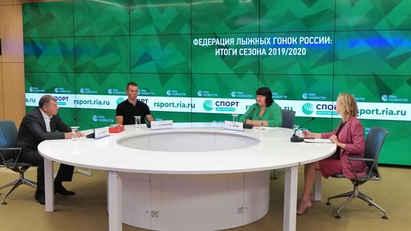 Андрей Бокарев, Александр Большунов и Елена Вяльбе (слева направо)