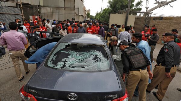 Полиция на месте нападения на Пакистанскую фондовую биржу в Карачи