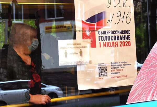 Голосование в передвижном избирательном участке по вопросу внесения поправок в Конституцию РФ во Владивостоке