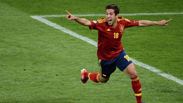 Защитник сборной Испании Жорди Альба радуется голу в финале ЕВРО-2012