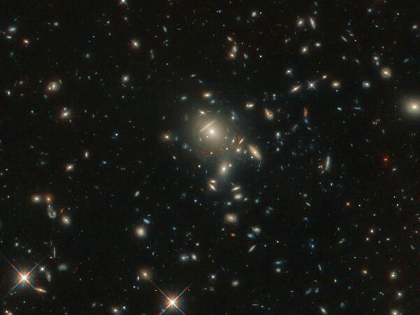 Галактики PLCK G045.1 + 61.1 сфотографированная телескопом Хаббл