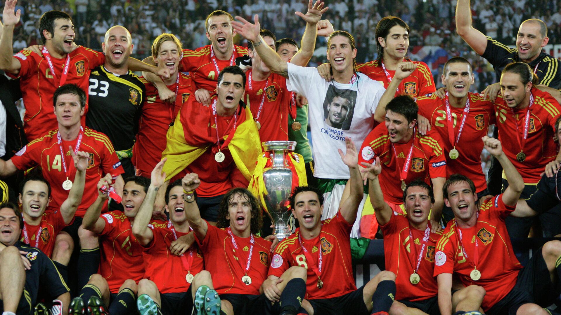 2008 год футбол чемпионат европы россия. Сборная Испании чемпион Европы 2008. Сборная Испании 2008 состав. Че 2008 Испания.