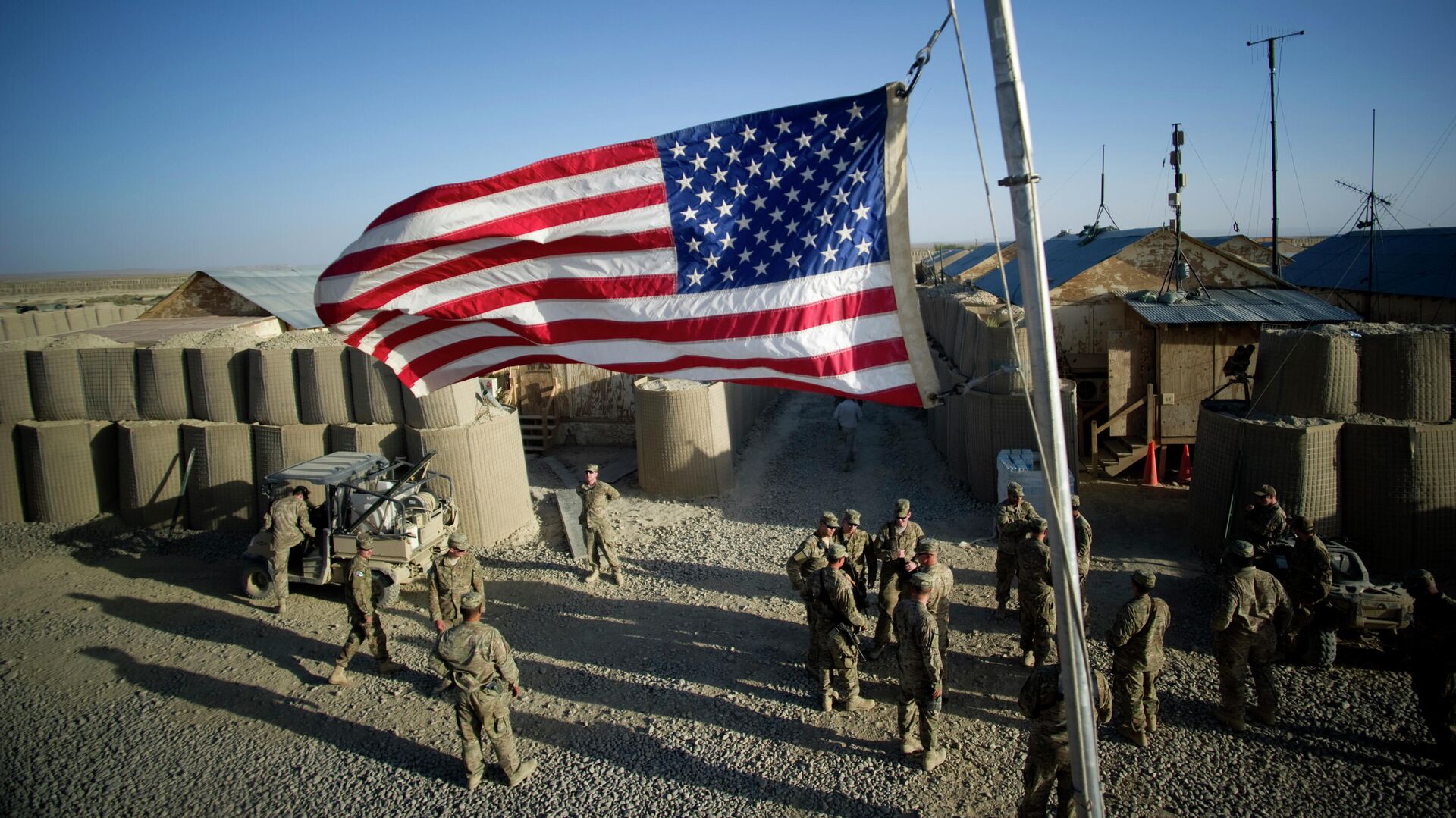 Американский флаг на оперативной базе Кушамонд в афганской провинции Пактика - РИА Новости, 1920, 03.07.2020