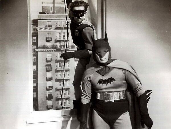 Кадр из сериала Бэтмен. 1943 год