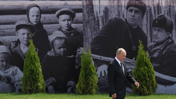  Президент РФ Владимир Путин на церемонии открытия Ржевского мемориала Советскому солдату