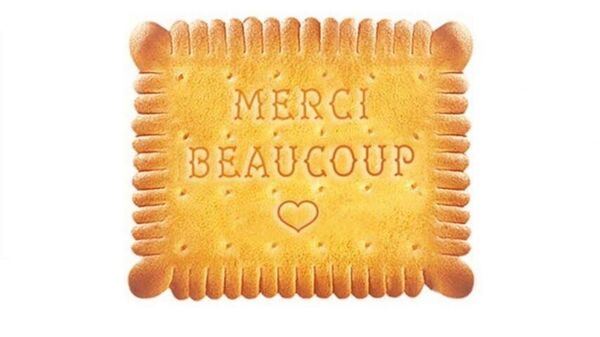 Печенье Petit Beurre со словами благодарности медицинскому персоналу на фоне пандемии коронавируса 