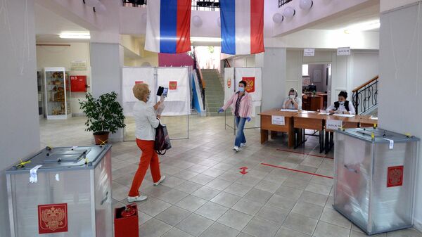 Избирательный участок в Саяногорске по вопросу одобрения изменений в Конституцию России