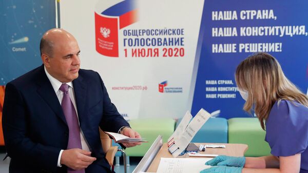 Председатель правительства РФ Михаил Мишустин во время голосования по вопросу принятия поправок в Конституцию РФ