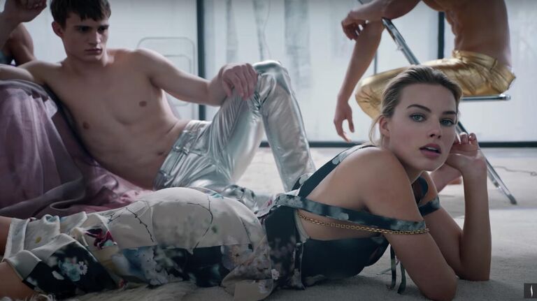 Скриншот рекламы Deep Euphoria Feat. Margot Robbie by Calvin Klein