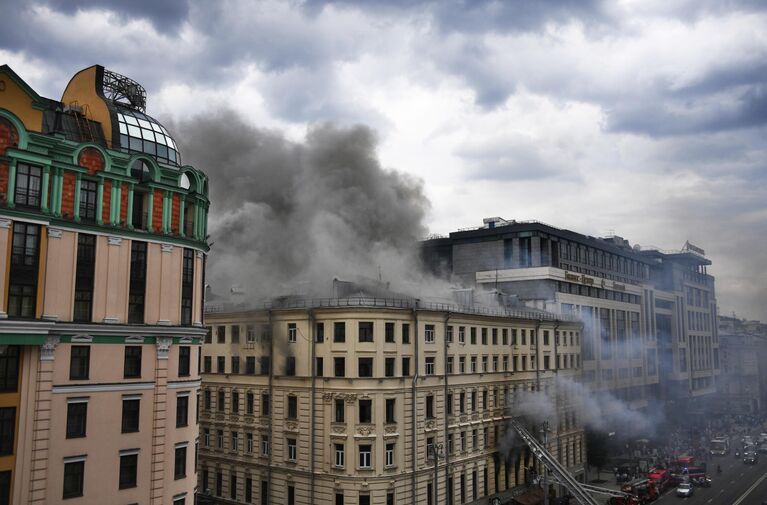 Пожар в здании на Тверской улице в Москве