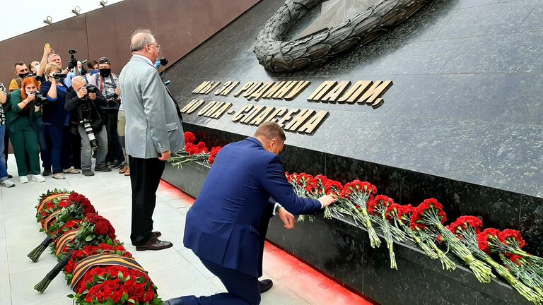 Церемония открытия Ржевского мемориала Советскому солдату