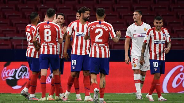Atletico Madrid's players celebrate after scoring their third goal during the Spanish League football match between Atletico Madrid and Mallorca at the Wanda Metropolitan stadium in Madrid on July 3, 2020. (Photo by PIERRE-PHILIPPE MARCOU / AFP)