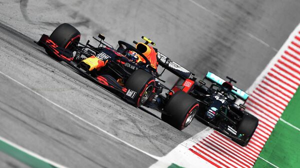 Formula One F1 - Austrian Grand Prix - Red Bull Ring, Spielberg, Styria, Austria - July 5, 2020  Red Bull's Alexander Albon leads Mercedes' Lewis Hamilton during the race, as F1 resumes following the outbreak of the coronavirus disease (COVID-19)   Darko Bandic/Pool via REUTERS