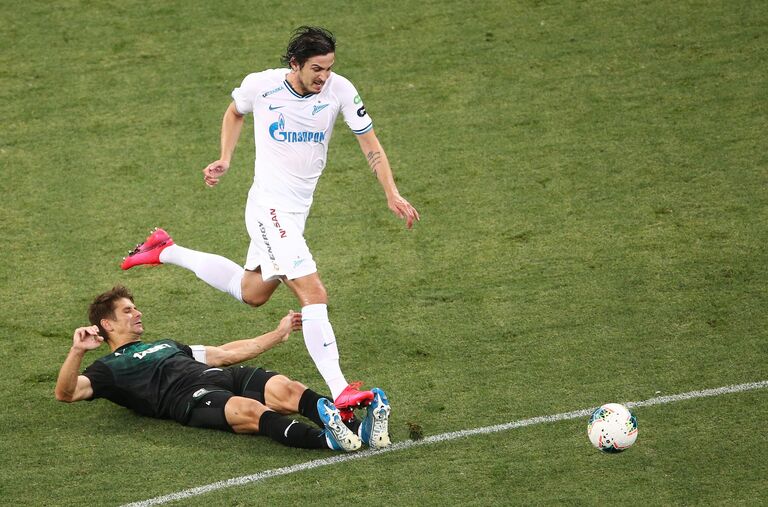 Александр Мартынович (внизу) и Сердар Азмун Александр Мартынович (внизу) и Сердар Азмун