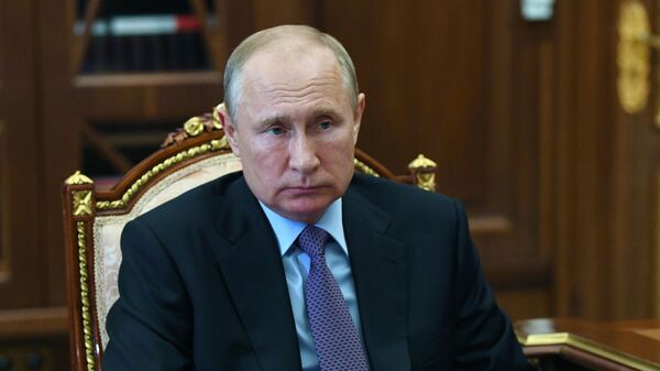Президент РФ Владимир Путин проводит встречу генеральным директором Аэрофлота Виталием Савельевым