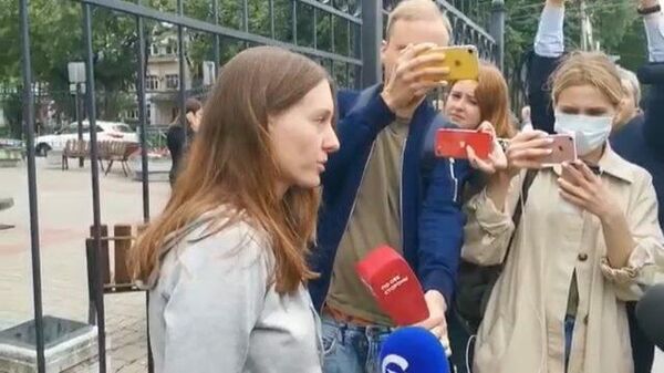 Светлана Прокопьева ответила на вопросы журналистов возле здания суда