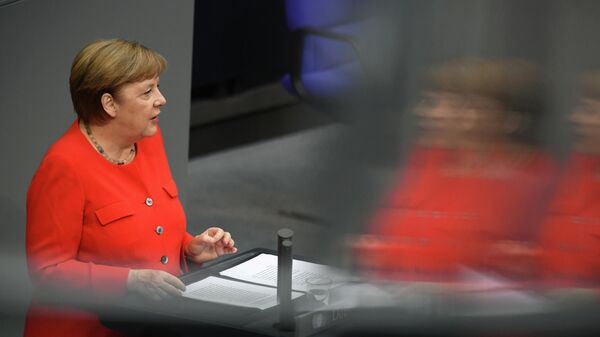 Федеральный канцлер ФРГ Ангела Меркель во время выступления в Бундестаге