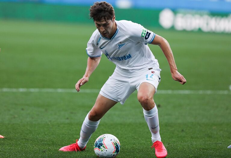 Игрок Зенита Далер Кузяев в матче 25-го тура чемпионата России по футболу среди клубов Премьер-лиги между командами ФК Тамбов (Тамбов) и ФК Зенит (Санкт-Петербург). Изображение является раздаточным материалом, предоставлено третьей стороной. Только редакционное использование. Запрет на архивирование, коммерческое использование, рекламную кампанию.