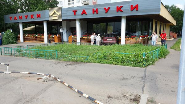 Автомобиль въехал в веранду ресторана Тануки в Москве
