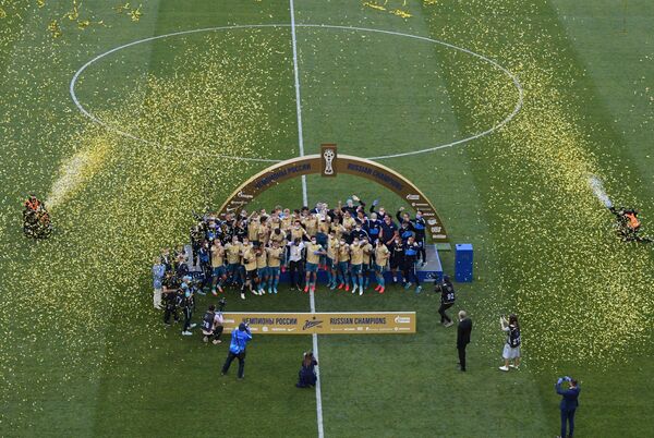 команды вышли на поле в