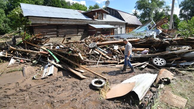 Последствия прорыва дамбы в подмосковной Рузе