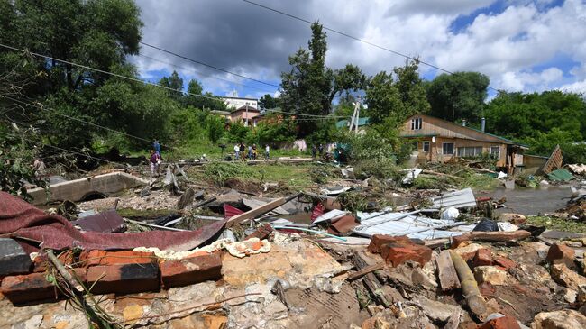 Последствия прорыва дамбы в подмосковной Рузе