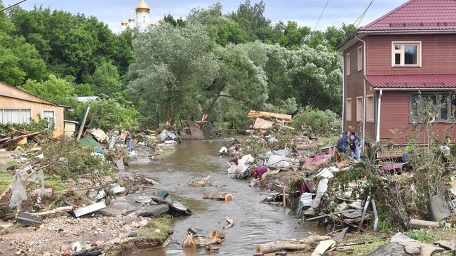 Последствия прорыва дамбы в подмосковной Рузе