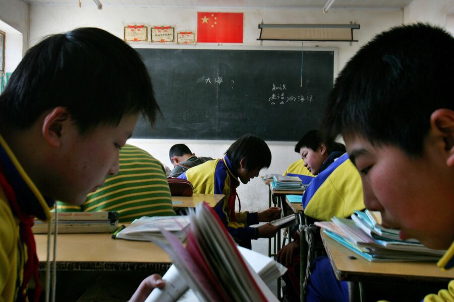 Китайские школьники во время уроков