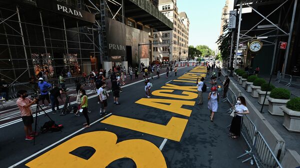 Надпись Black Lives Matter в Нью-Йорке