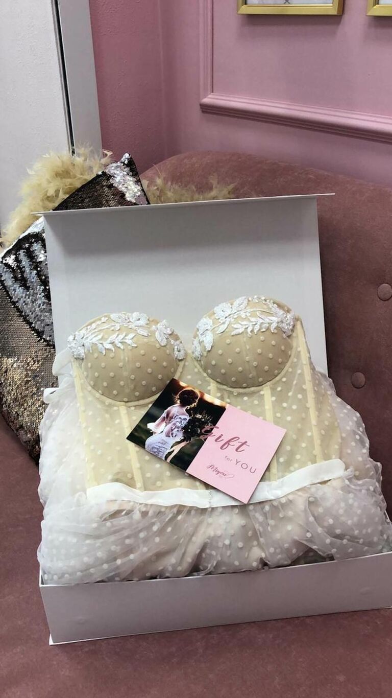 Продукция салона Ксении Зверевой в Санкт-Петербурге Продукция салона Ксении Зверевой в Санкт-Петербурге