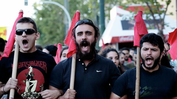 Участники акции в Афинах против запрета на проведние митингов