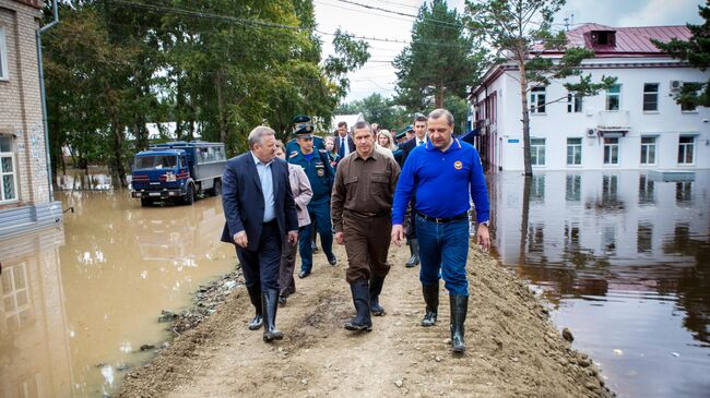 Заместитель главы правительства и полпред президента РФ в Дальневосточном федеральном округе Юрий Трутнев во время рабочей поездки в Хабаровск