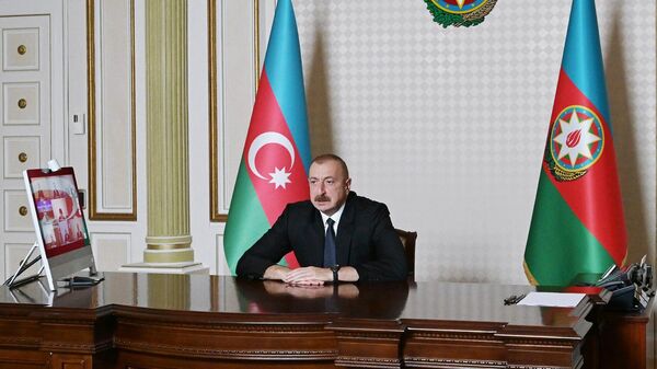 Президент Азербайджана Ильхам Алиев во время заседания Совета безопасности Азербайджана в связи с ситуацией на границе с Арменией
