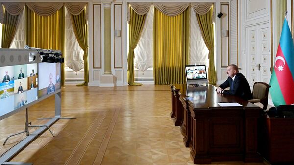 Президент Азербайджана Ильхам Алиев во время заседания Совета безопасности Азербайджана в связи с ситуацией на границе с Арменией