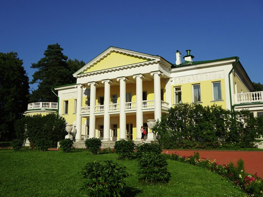 Музей-усадьба - главное здание