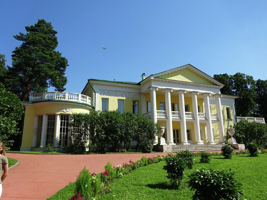 Музей-усадьба - главное здание
