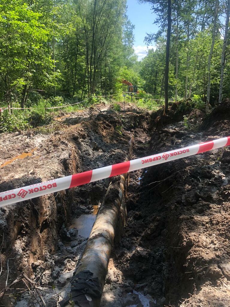 На месте происшествия в Комсомольском районе Хабаровского края, где в результате разгерметизации нефтепровода нефтепродукты попали в озеро Голое