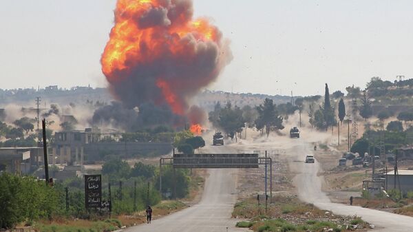 Взрыв на пути российско-турецкого конвоя на трассе М4 недалеко от сирийского города Ариха в провинции Идлиб