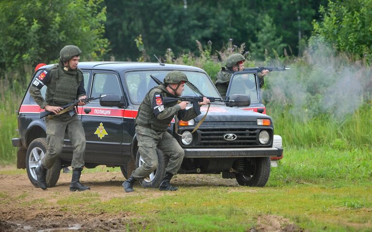 Участники всеармейского этапа конкурса военной полиции Страж порядка в Московской области