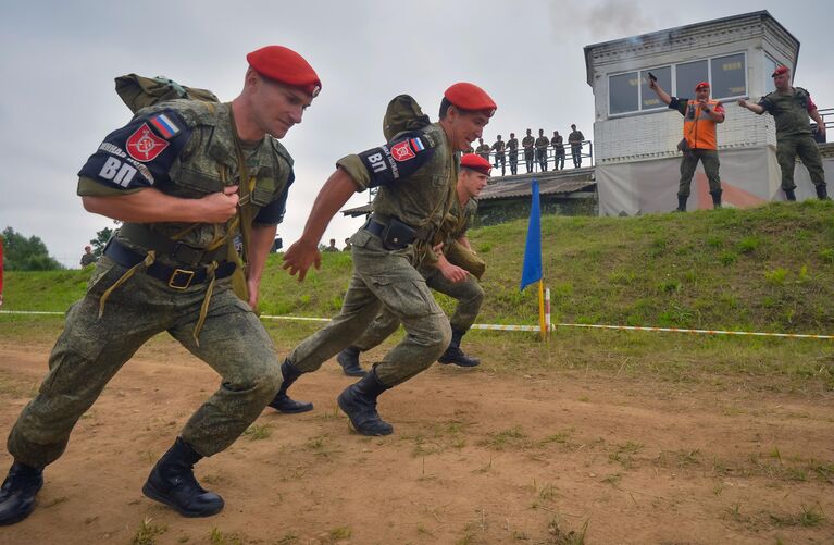 Участники всеармейского этапа конкурса военной полиции Страж порядка в Московской области