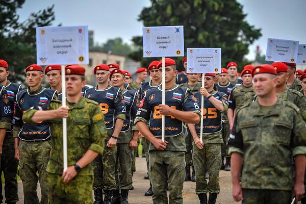 Участники всеармейского этапа конкурса военной полиции Страж порядка в Московской области