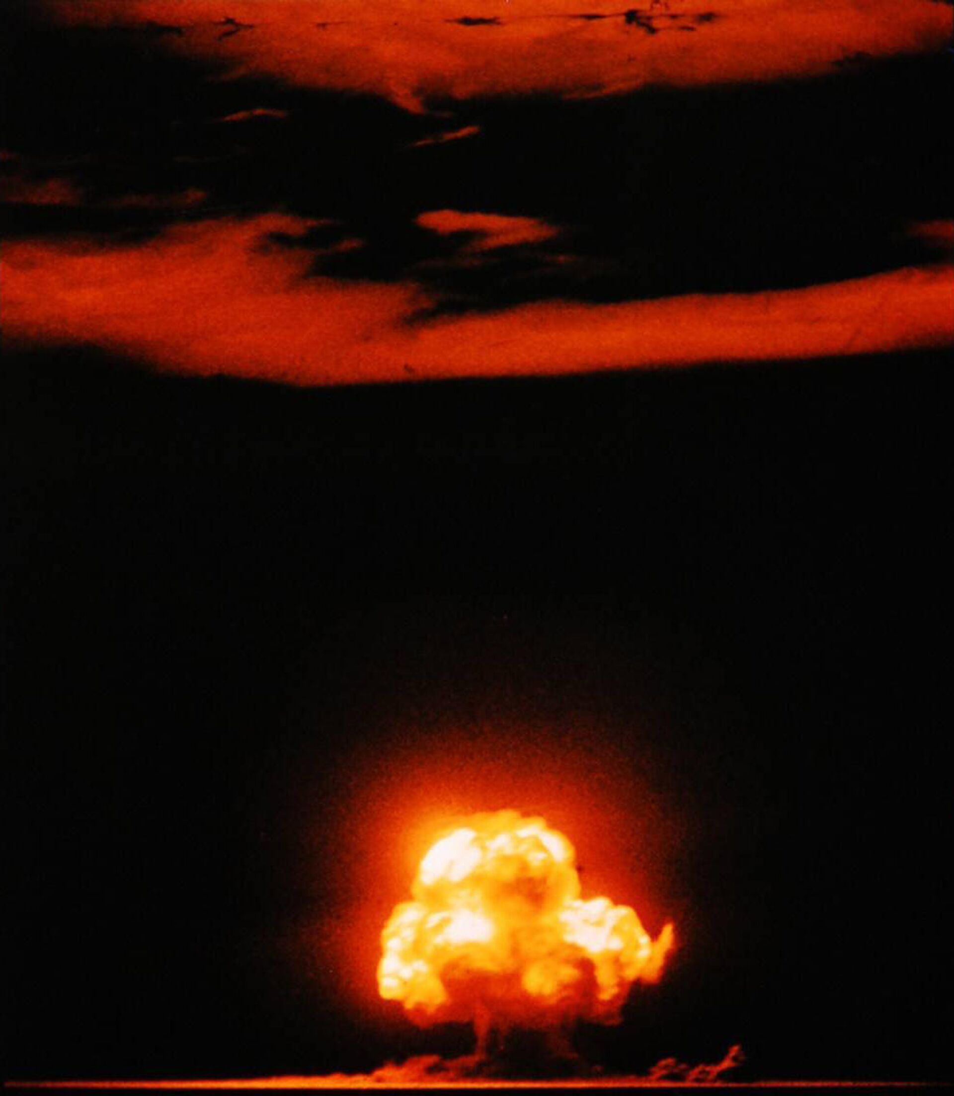 Первое в истории испытание  атомного оружия в Нью-Мексико, в местечке Аламогордо, США. 16 июля 1945 - РИА Новости, 1920, 22.08.2022