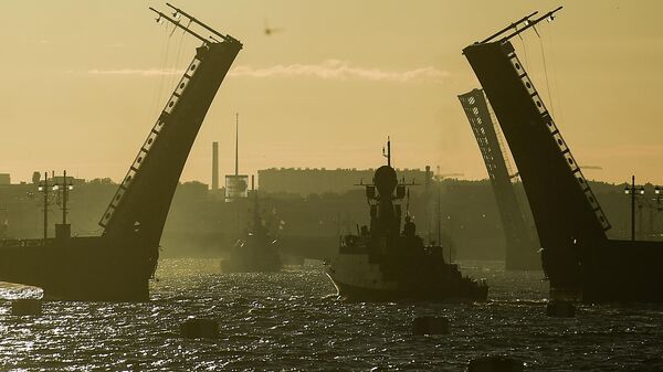 Корабли военно-морского флота России во время репетиции парада в честь Дня ВМФ России в Санкт-Петербурге