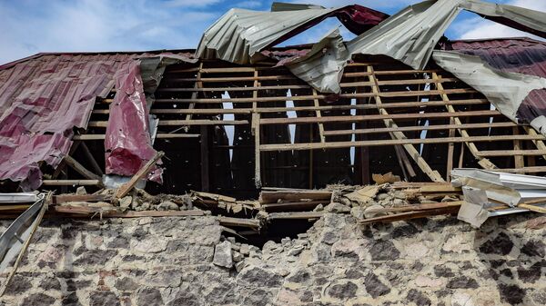 Последствия обстрела на азербайджано-армянской границе в селе Дондар Гушчу Товузского района Азербайджана