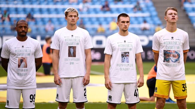 Игроки Краснодара в футболках акции Пожалуйста, дышите!