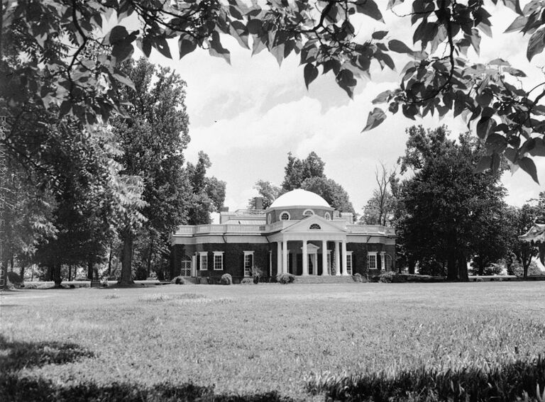 Усадьба Томаса Джефферсона Монтичелло на юге штата Виргиния Усадьба Томаса Джефферсона Монтичелло на юге штата Виргиния