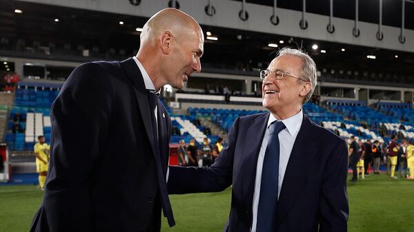 Главный тренер мадридского Реала Зинедин Зидан с президентом клуба Флорентино Пересом