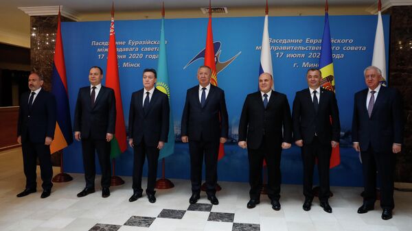 Совместное фотографирование глав делегаций Евразийского межправительственного совета в Минске