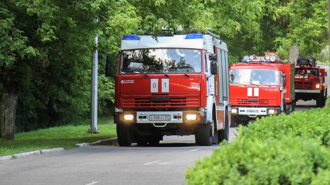 Техника МЧС на месте пожара в городе Баксан