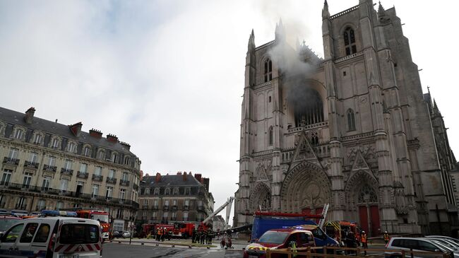Ликвидация пожара в Соборе святого Петра и Павла в Нанте, Франция